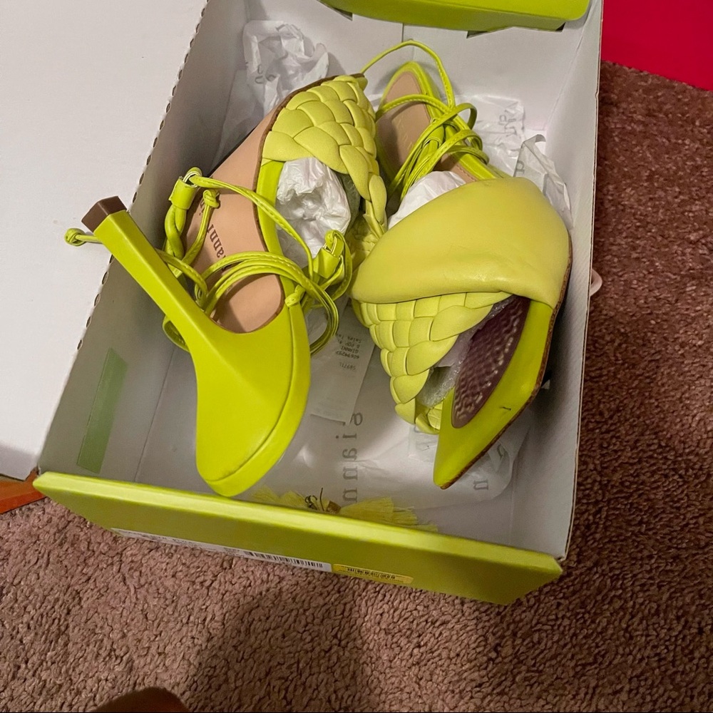 Worn once super cute and comfortable